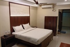 KURINJI VILLA TOURIST HOME, Kutralam