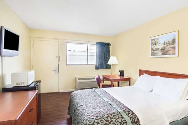 Days Inn by Wyndham Athens - Tap to explore photos