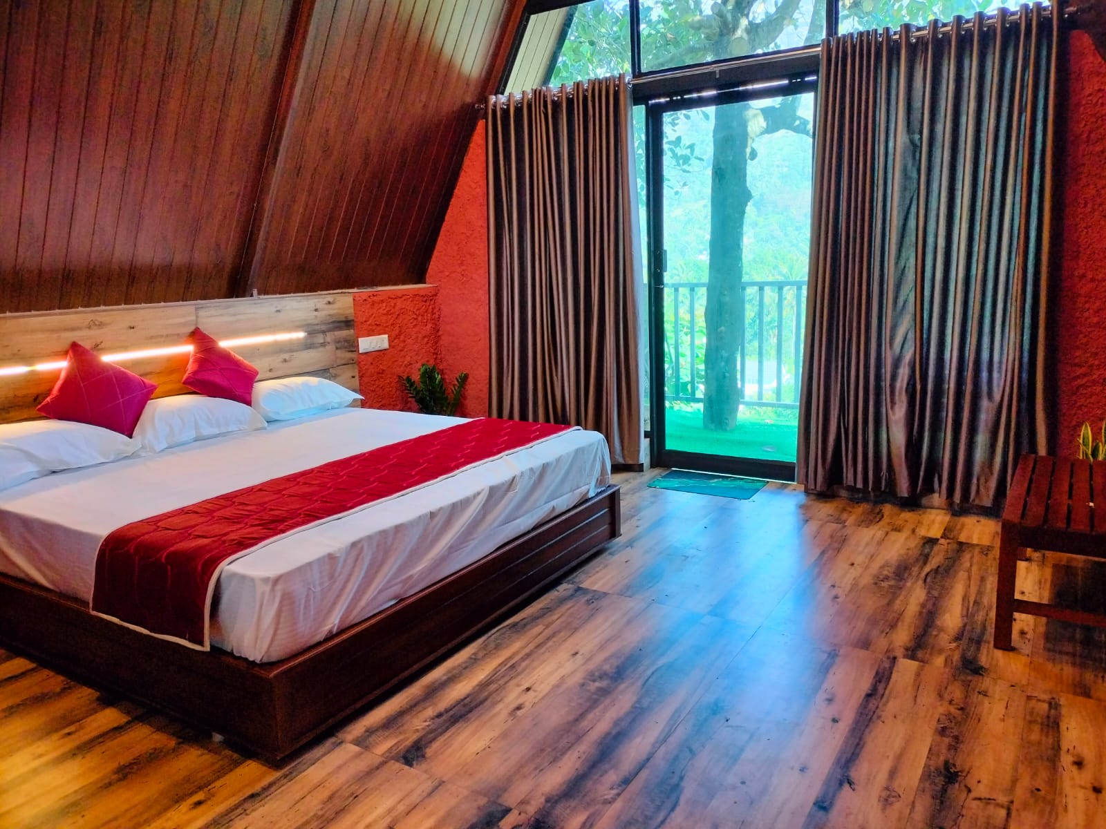 Chalet Rooms - Tap to explore photos
