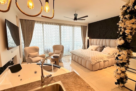 Luxe Key Studio Jacuzzi Apartments - M3M One Key