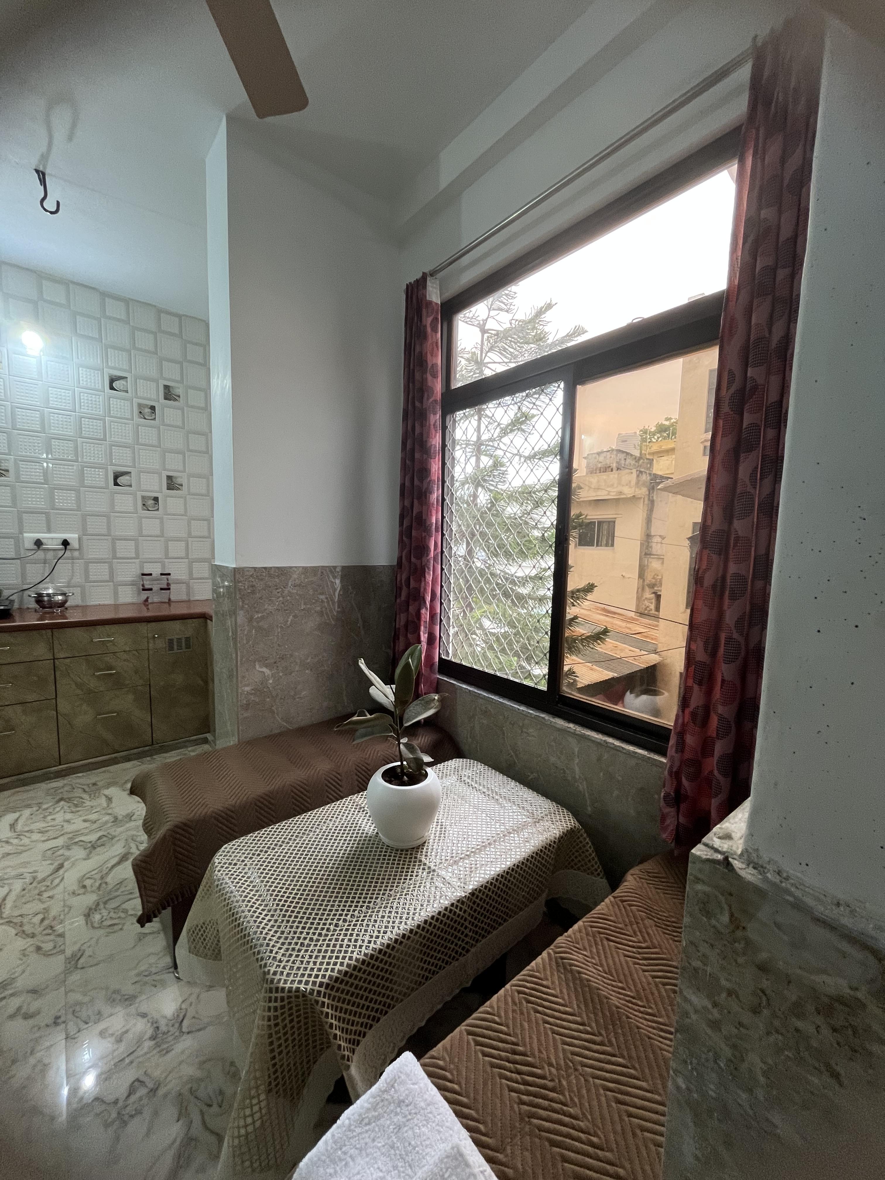 Lakecity Homestay       Space 1 - Tap to explore photos