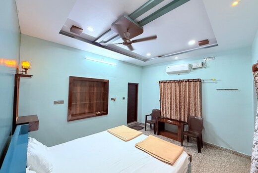 Aditya Tourist Home