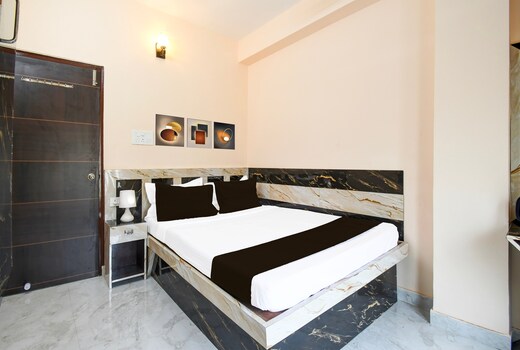 Hotel O Shivam Regency Near Acropolis Mall