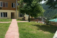 The Devdaar Cottage | Rooms & Caretaker, Patnitop