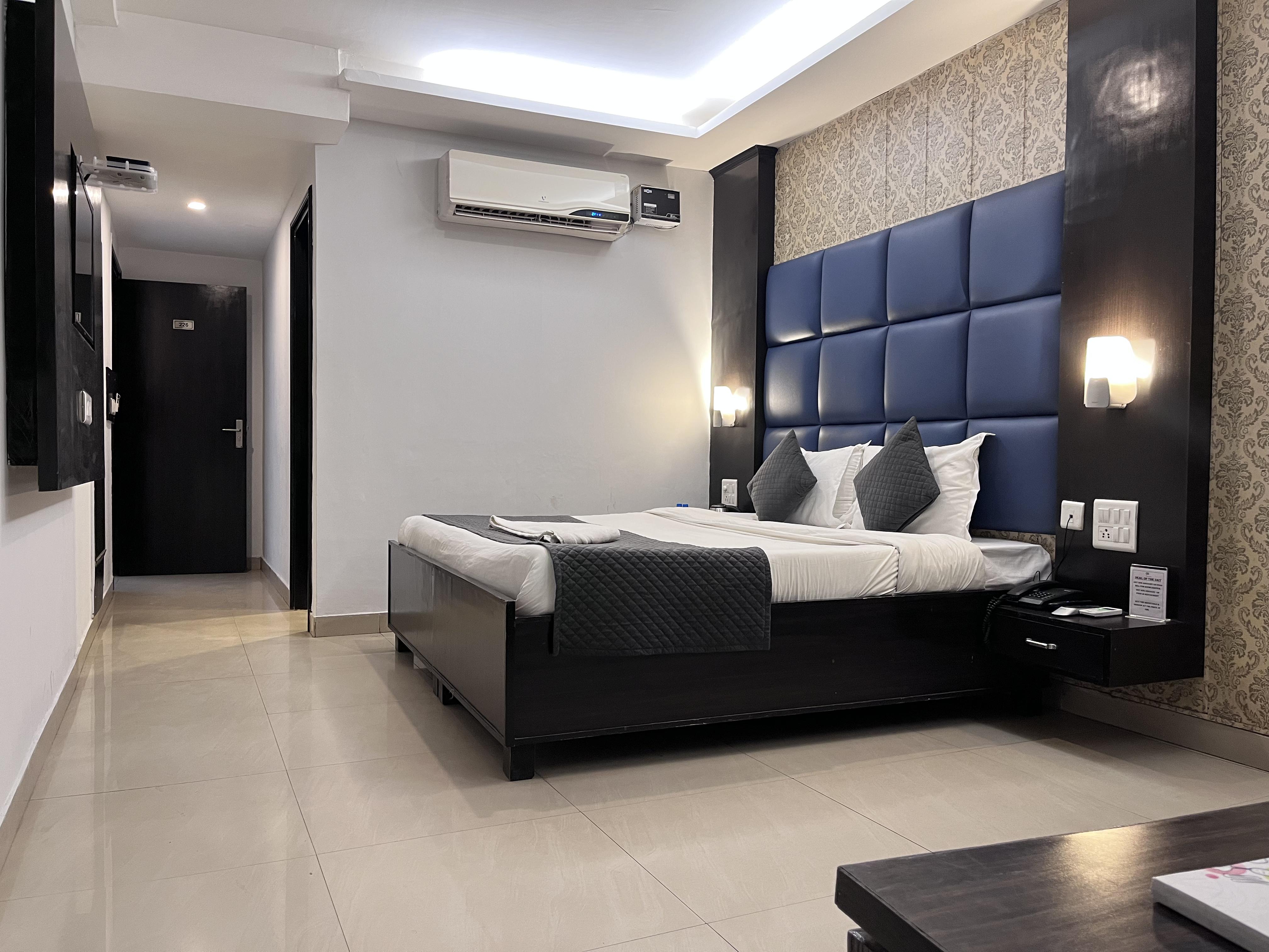 Chandigarh Grand & Banquet Near Sukhna Lake, IT Park & Railway Station - Tap to explore photos