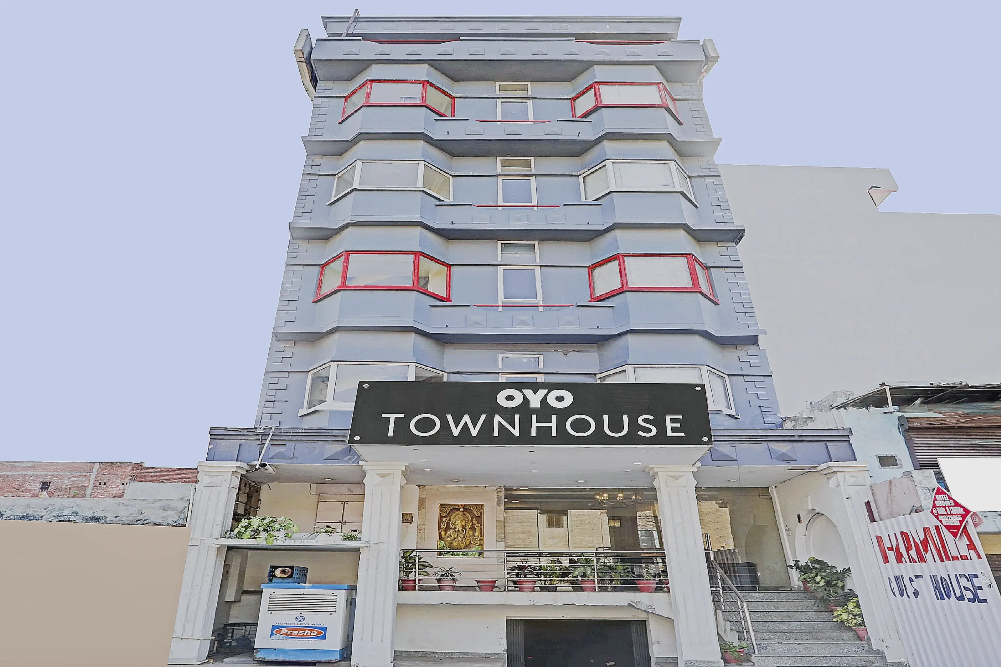 Townhouse Jai Guru Ji Nearest Merceds Benz Sector 11, Noida