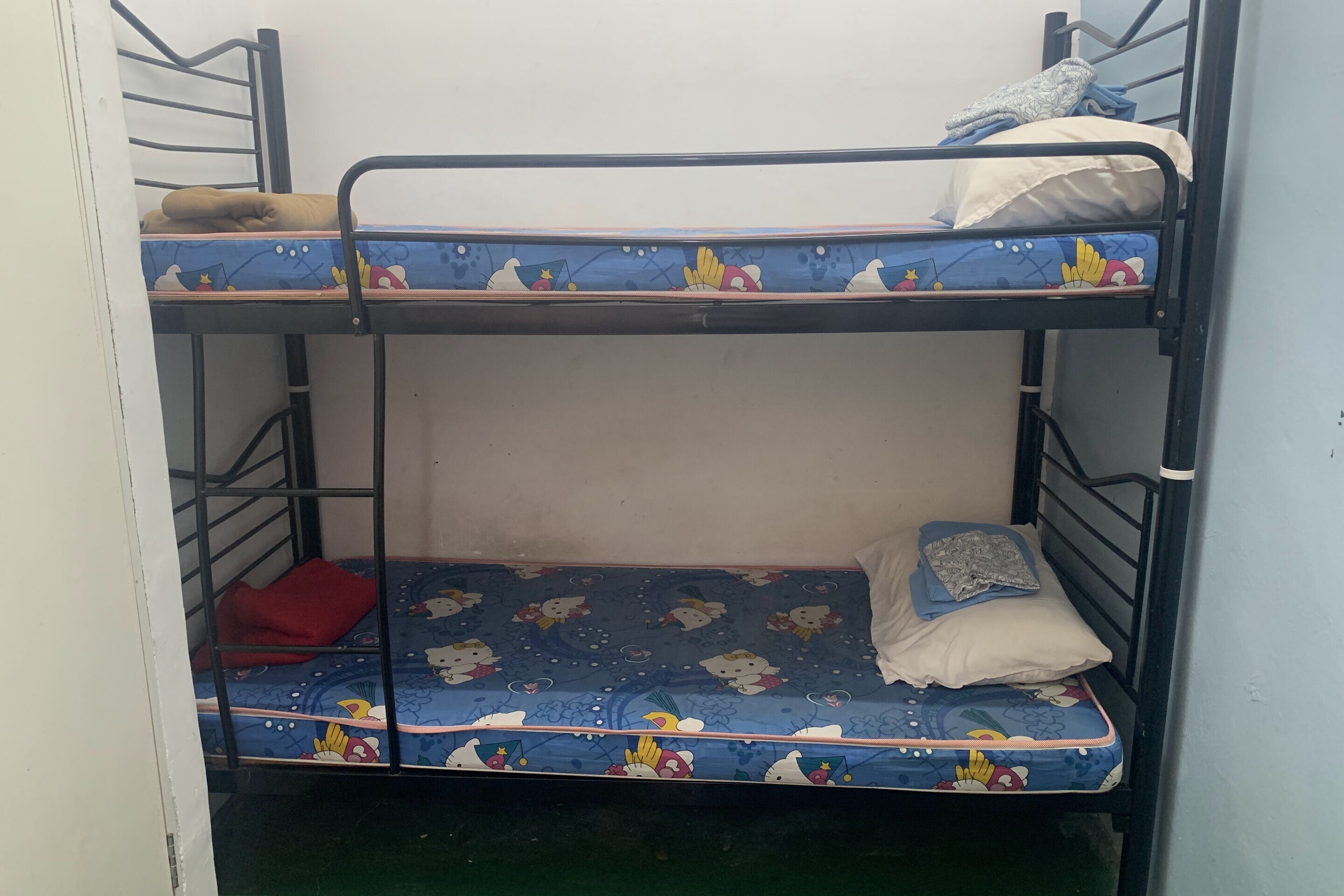 SPOT ON 89872 Kuantan Backpackers - Tap to explore photos