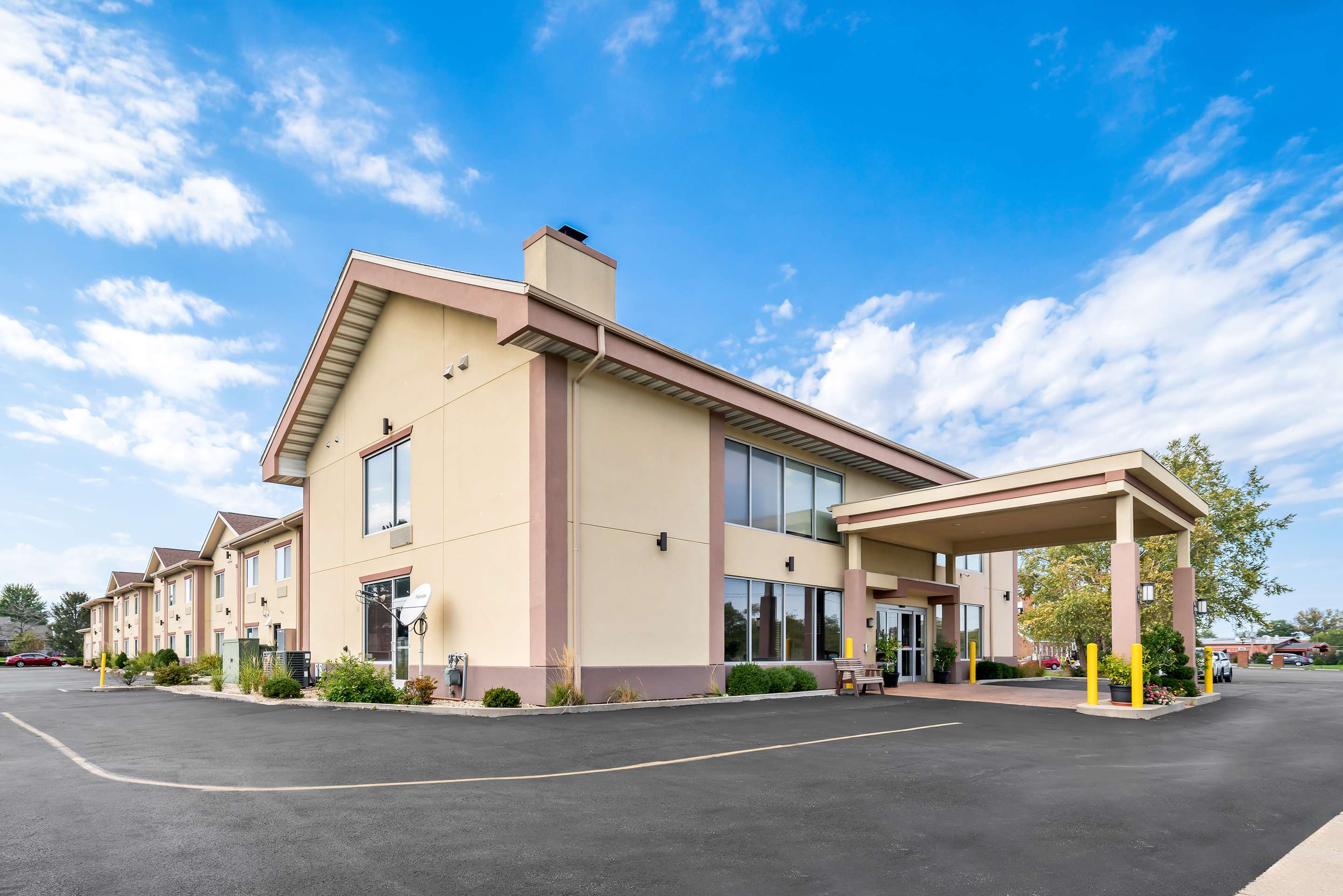 Best Western Paradise Inn - Tap to explore photos