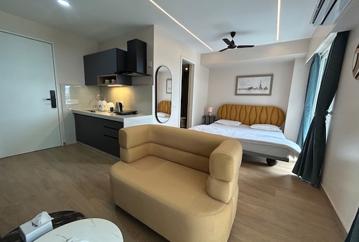 U Home @ Airport @Neon