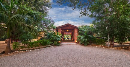 Acorn Hideaway Resort & Spa