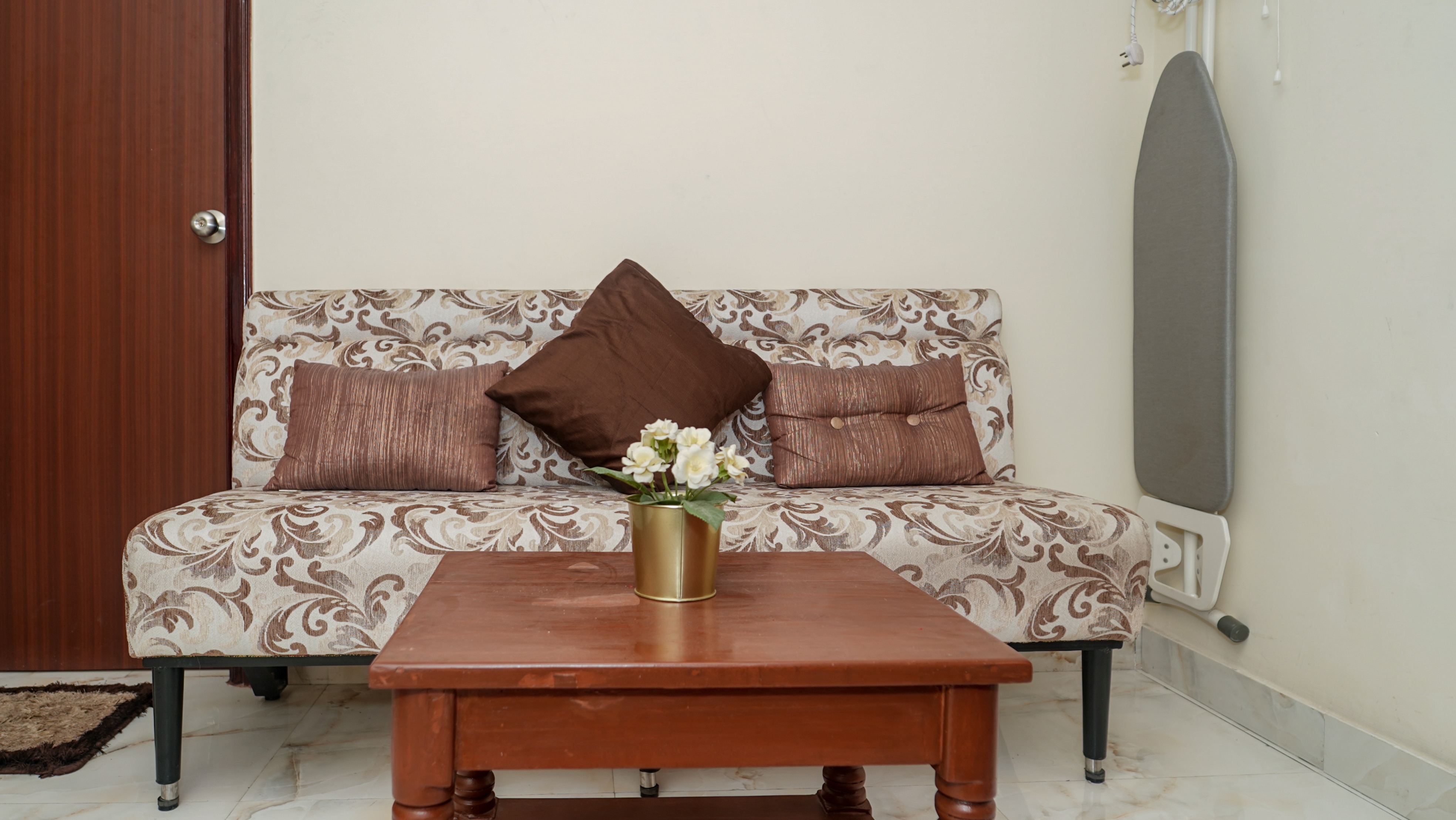 Family Friendly Guest House - Tap to explore photos