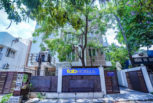 FabHotel Home Tree Service Apartment -Nr Anna Tower