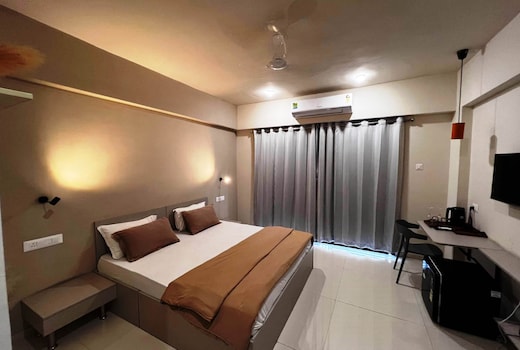 Hamlet Studio Apt Hill View 611, Baner Pune