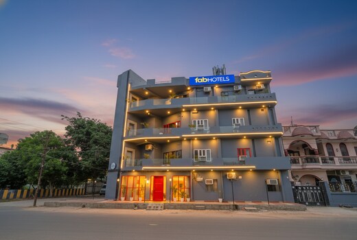 FabHotel Super 3 Premium II