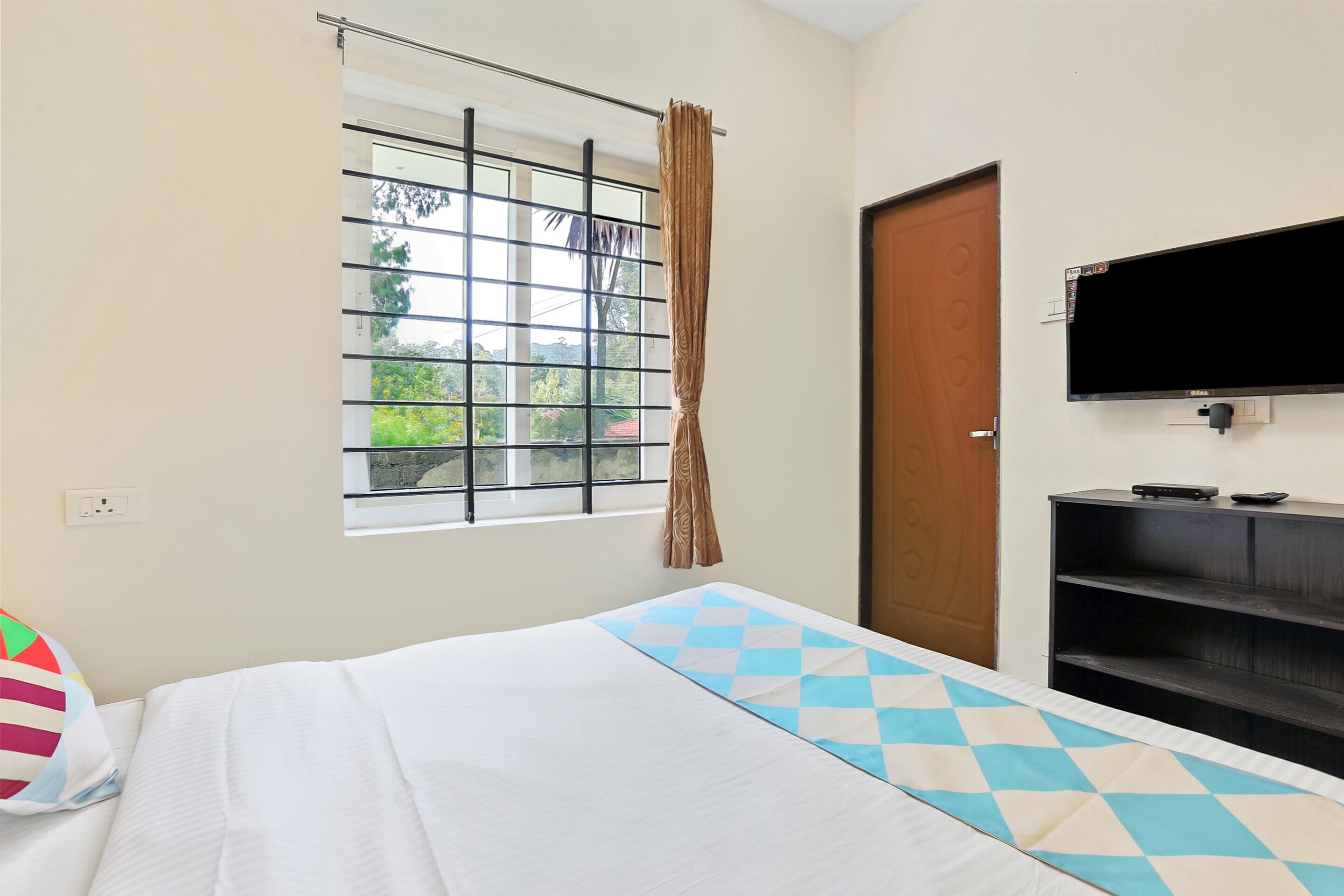 Parkside Residency | Rooms in a Homestay - Tap to explore photos