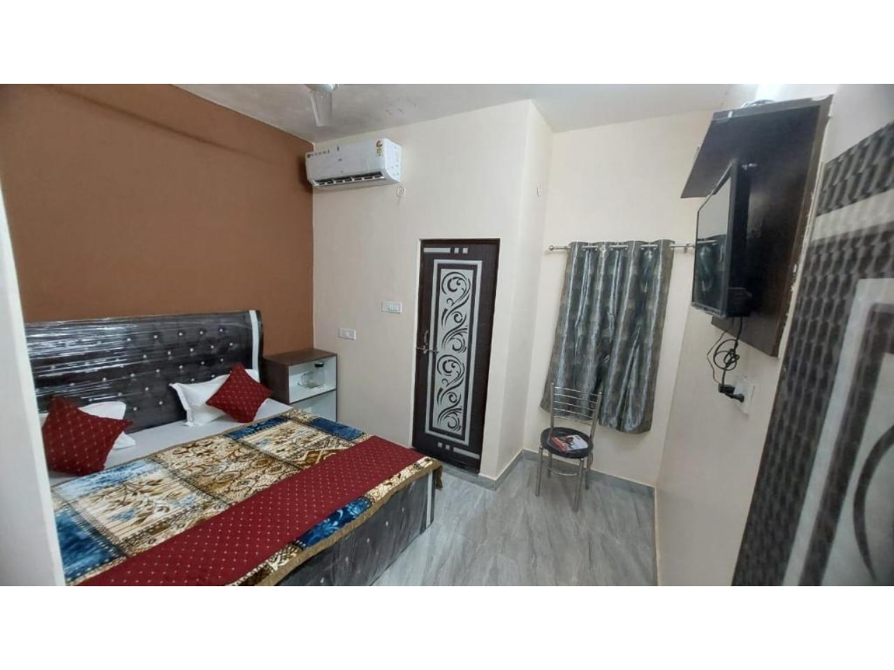 POOJA GUEST HOUSE - Tap to explore photos