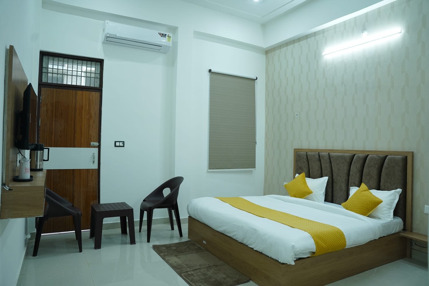 HOTEL MADHAVI PALACE , MATHURA - Tap to explore photos