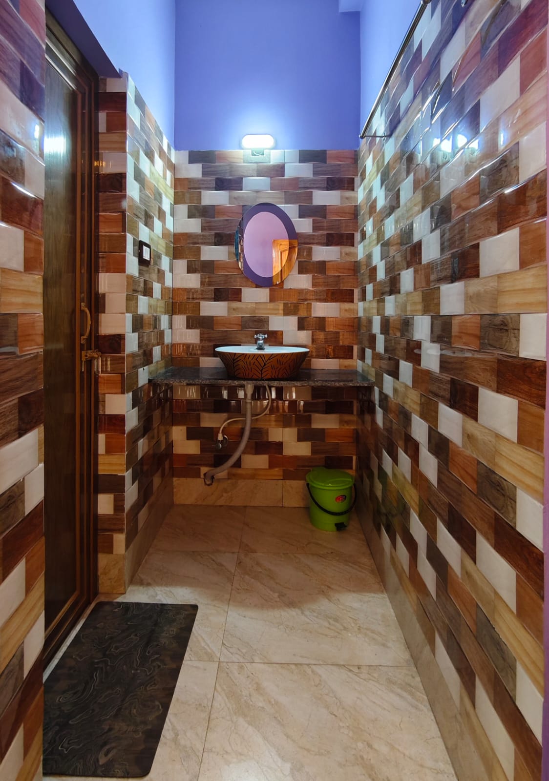 Basuri Guest House - Tap to explore photos