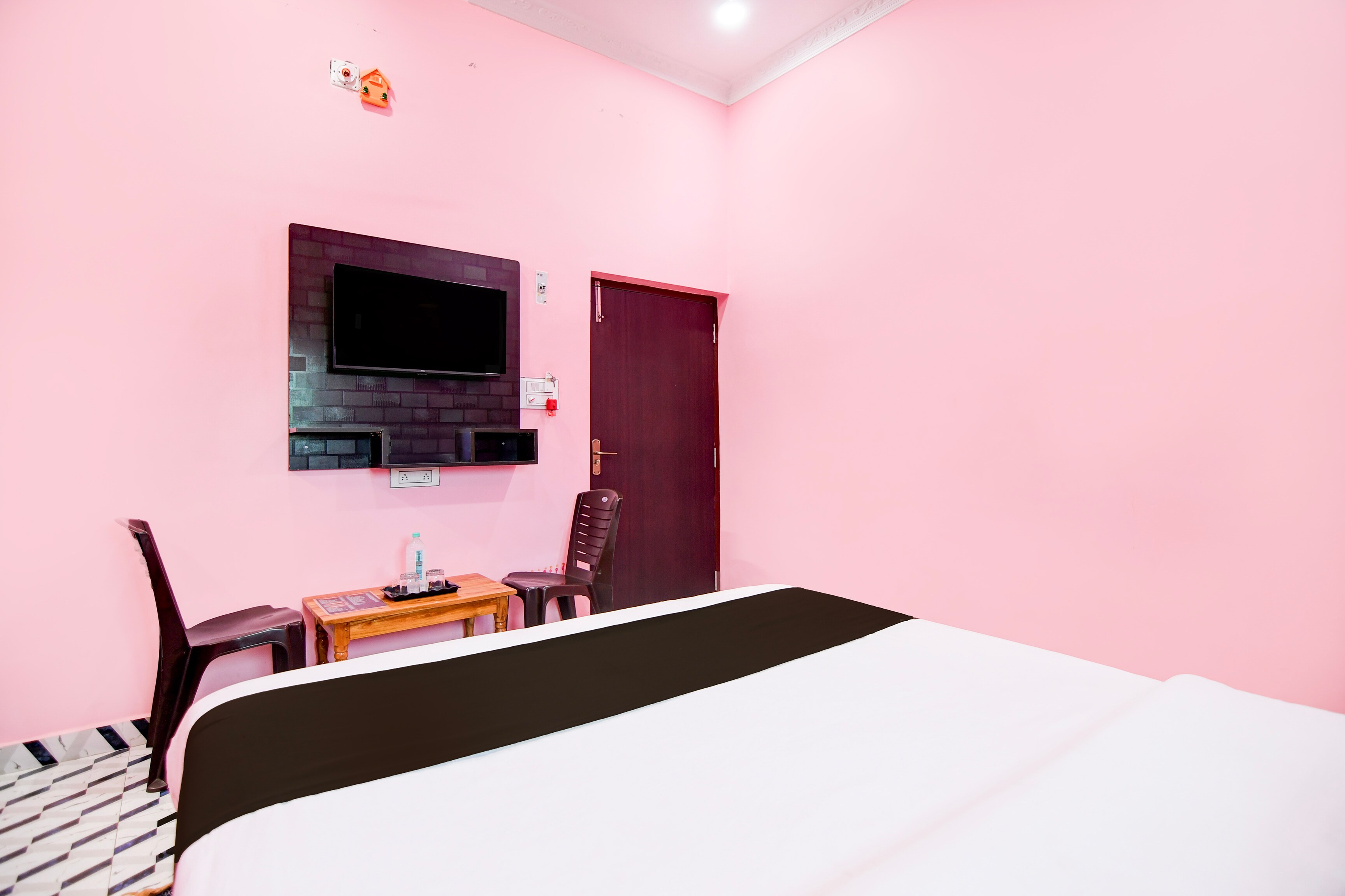 Hotel O Rishan Inn - Tap to explore photos