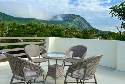 Glenville Holiday Villa | Top 2 floors - Hillview Rooms