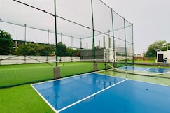 Dishu Farmhouse Villa Pool Box Cricket Pickle, Greater Noida