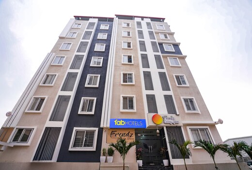 FabHotel Frendz - Nr Hitech City Metro Station