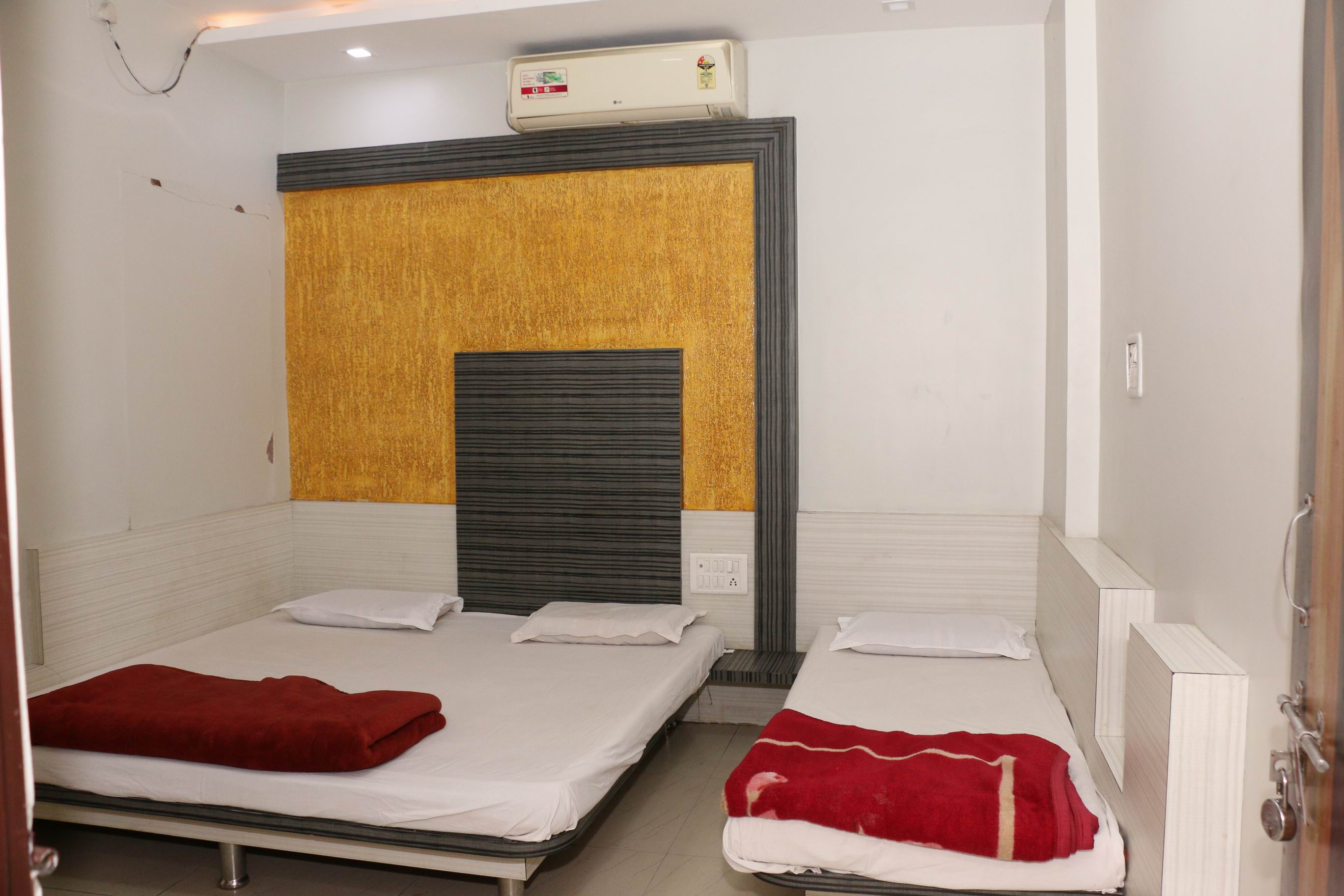 Hotel Shri Radhekrishna,Omkareshwar - Tap to explore photos