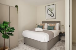 Fulham Hestercombe House by Viridian Apartment, 