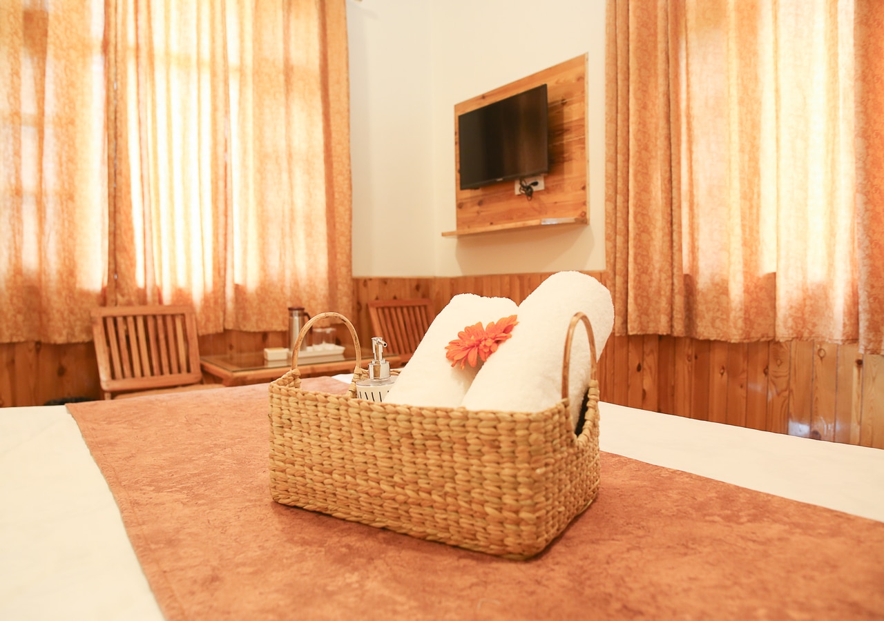 Saffronstays Kesar Villa - Tap to explore photos