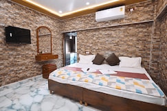 Kashi King Luxury Stay | Opp. Kashi Vishwanath, Varanasi