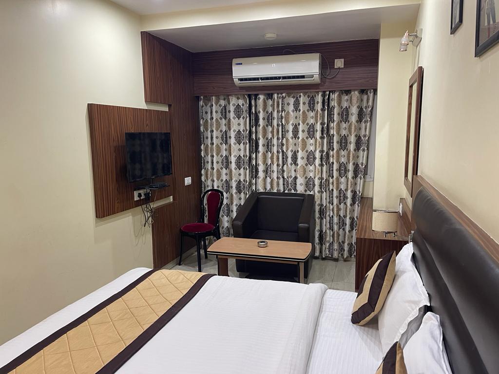 Hotel Minar Galaxy - Tap to explore photos