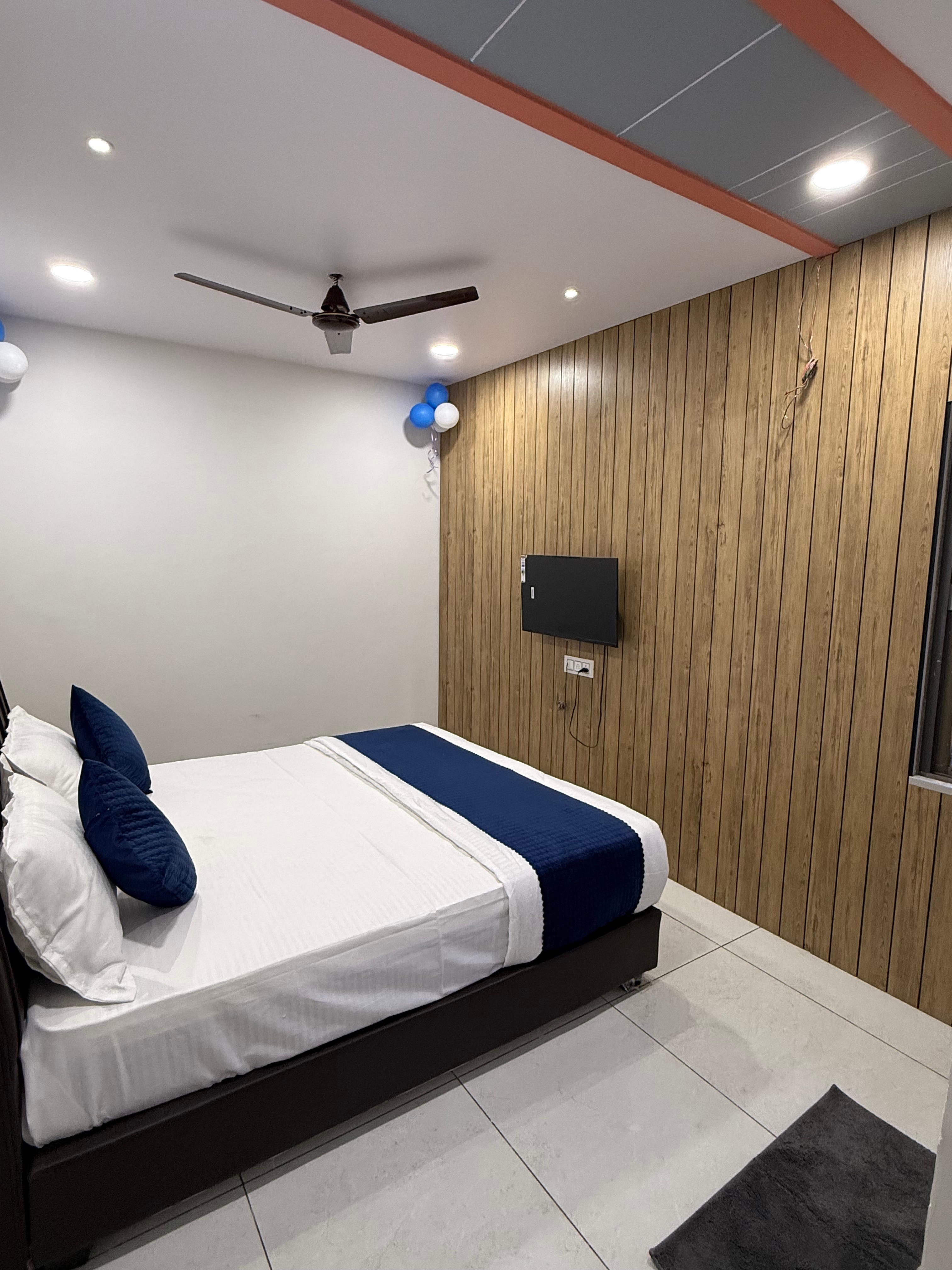 HOTEL SHIVARADHNA - Tap to explore photos