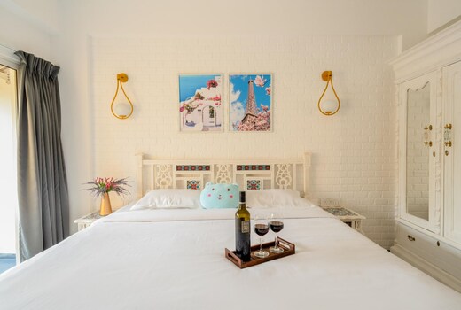 Santorini Cave by BacchusHomes