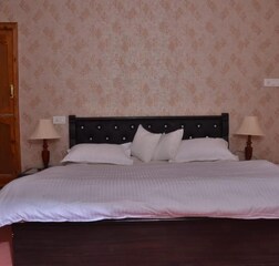 Deluxe Double-sharing Room