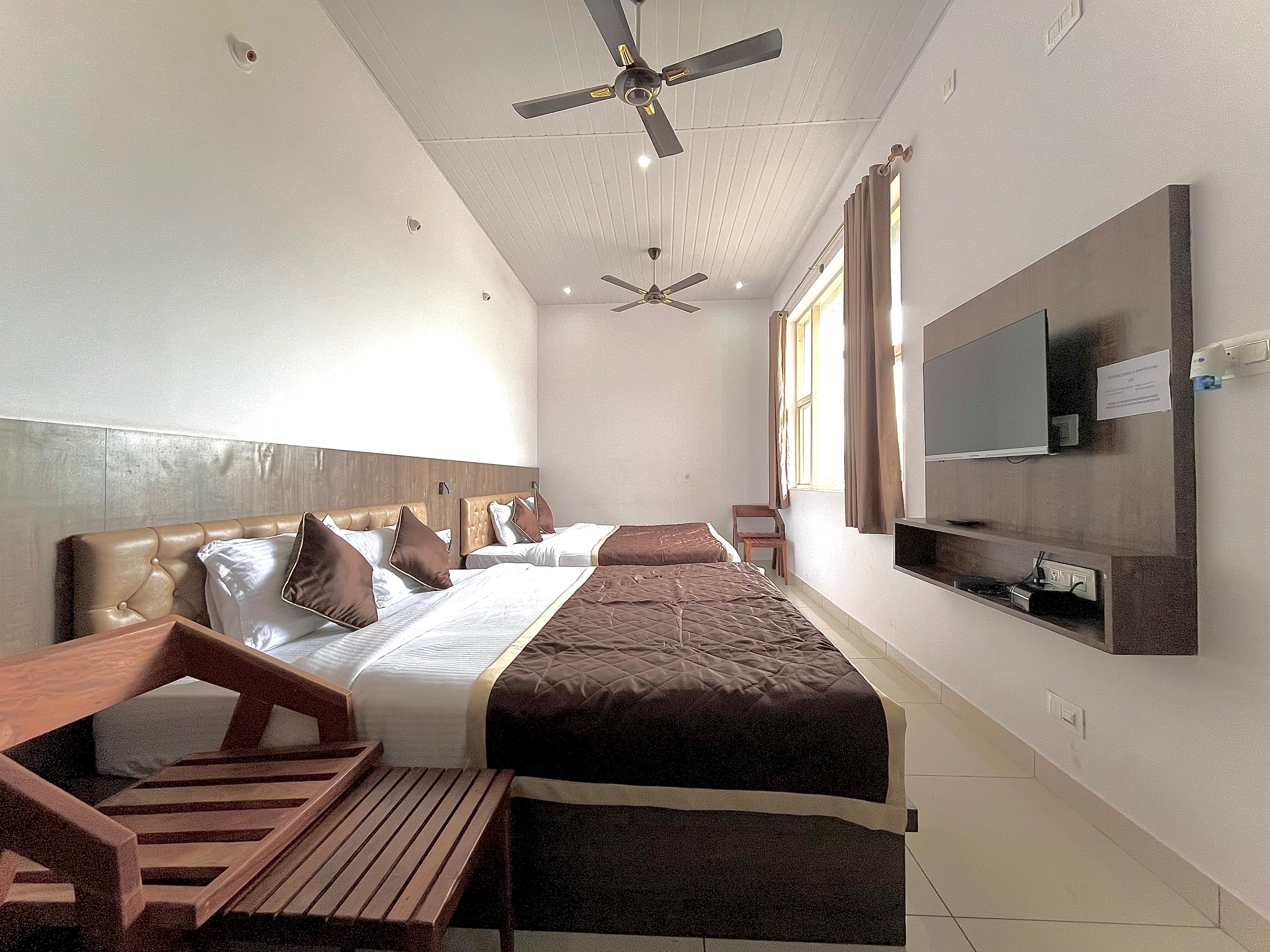 Lucent - The Homely Stay - Tap to explore photos