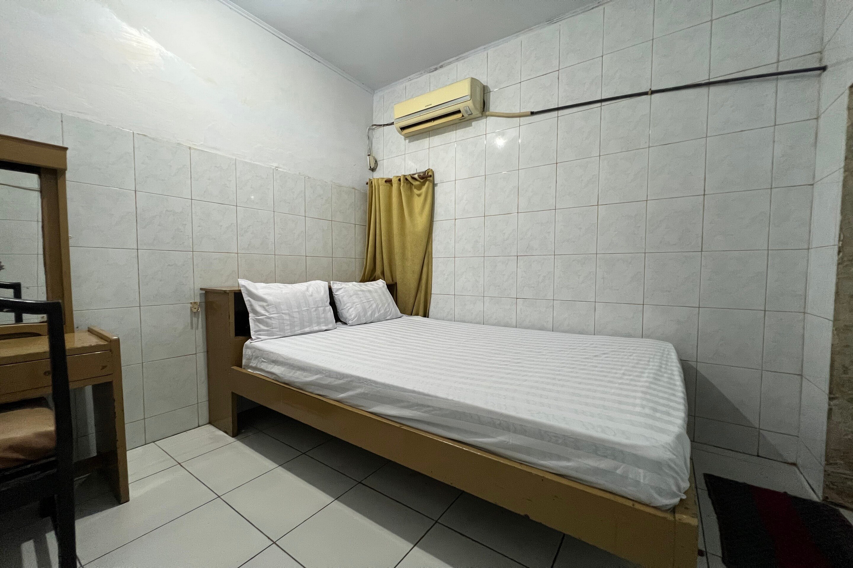 OYO 93744 Guest House Akbarrinna - Tap to explore photos