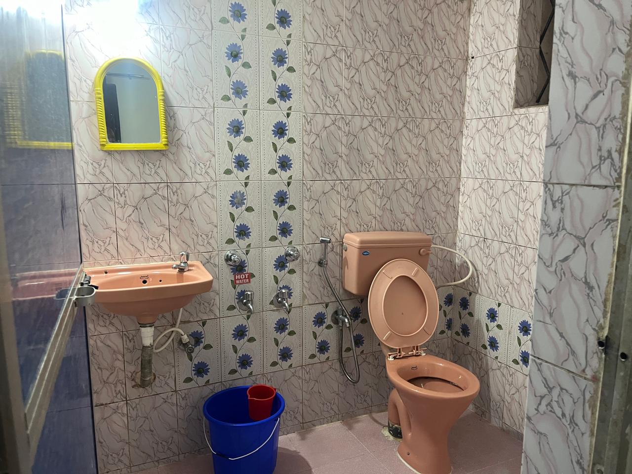 Milan Guest House - Tap to explore photos