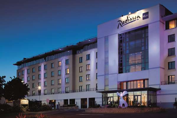 Radisson Blu Hotel, Dublin Airport - Tap to explore photos