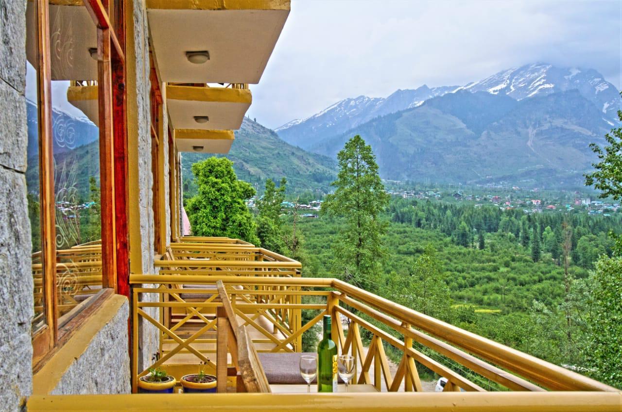 V V Aero a wooden exotic stay (Near old Manali) - Tap to explore photos