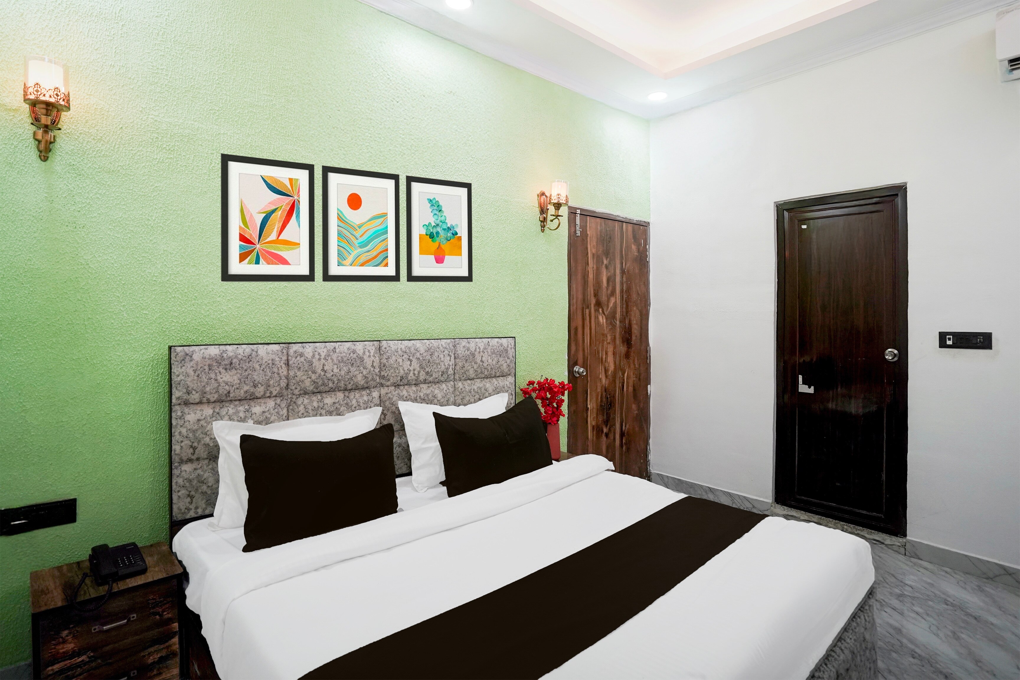 Collection O Shandilya Grand Residency - Tap to explore photos
