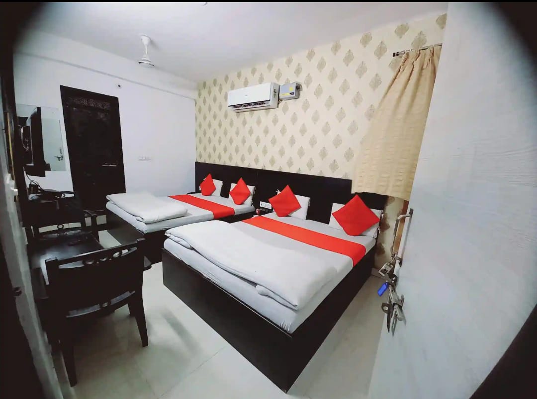 Ashirwaad Guest House - Tap to explore photos