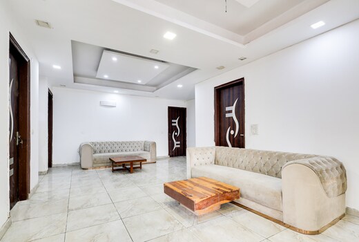 Super Hotel O Circle Residency