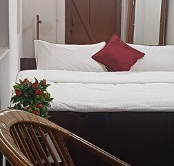 PEARL ROOM