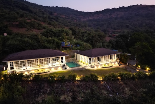 Jumbo Paradise | 1 BHK Luxury Lake View Cottage