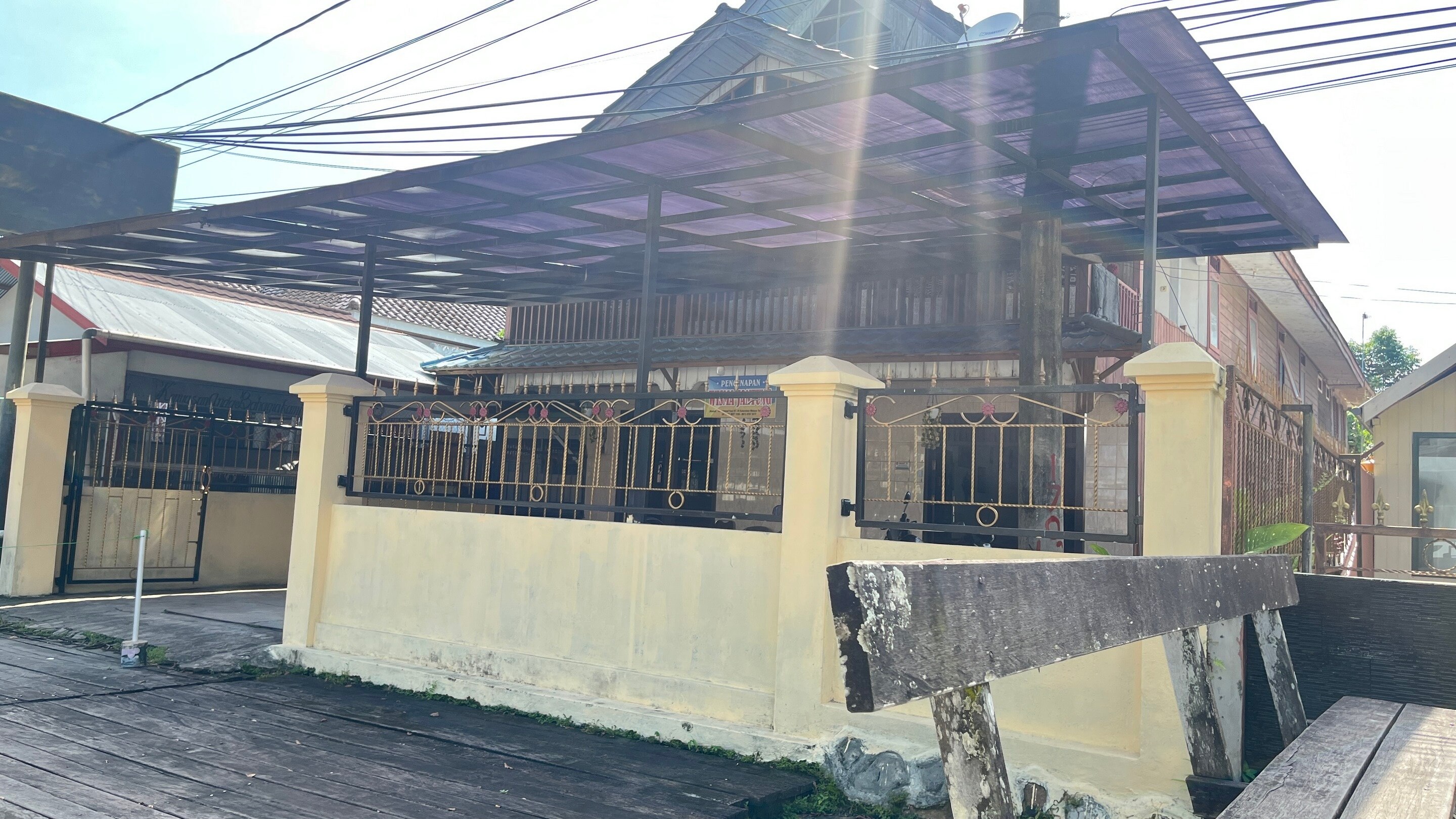 OYO 92767 Losmen Griya Mulia Katingan Kuala - Tap to explore photos
