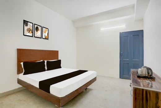 Dimond suit near Uttam Nagar West