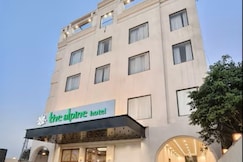 Hotel The Alpine, Aligarh, Iglas