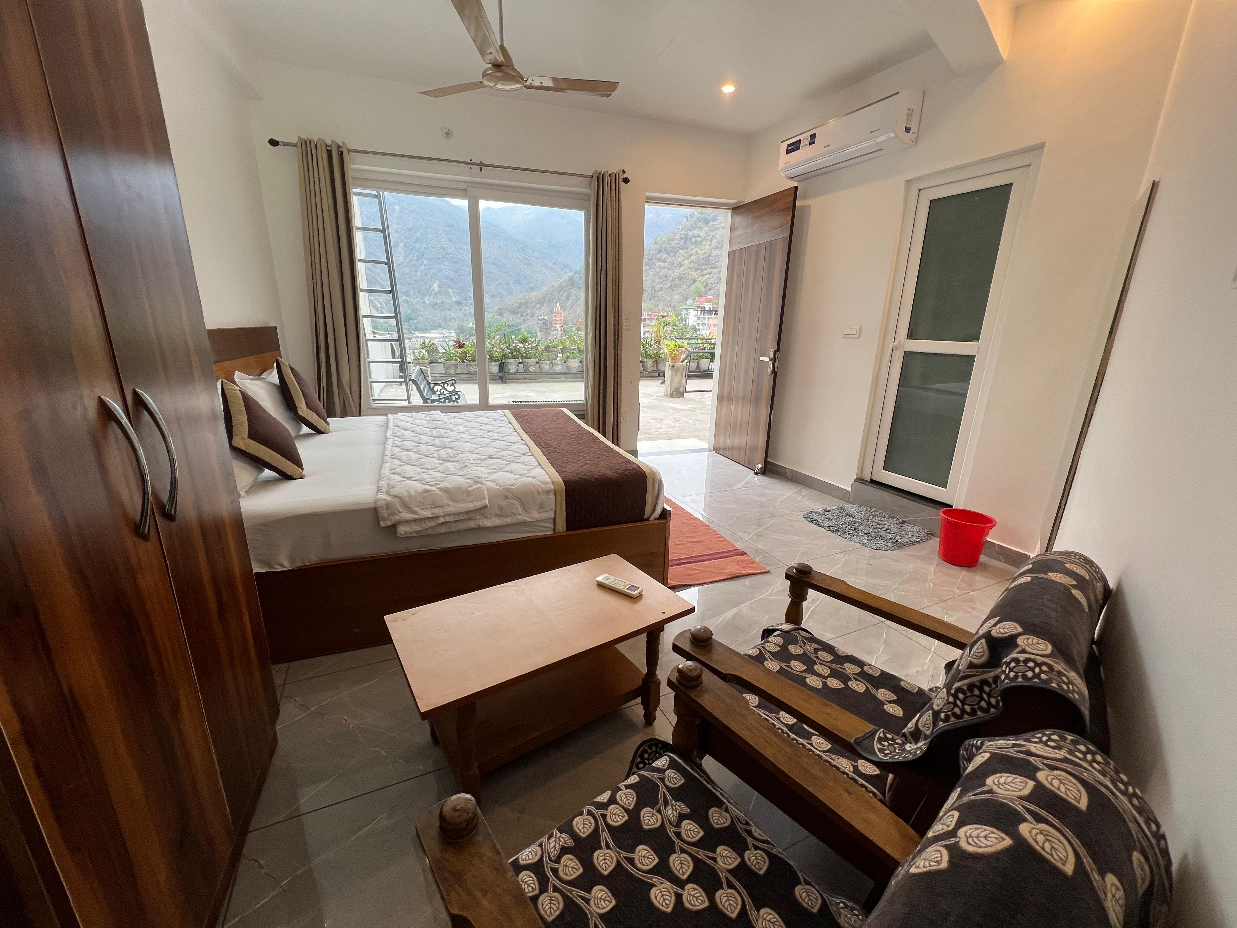 Hotel Manikut - Tap to explore photos