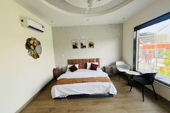 Romantic farmhouse, Manesar
