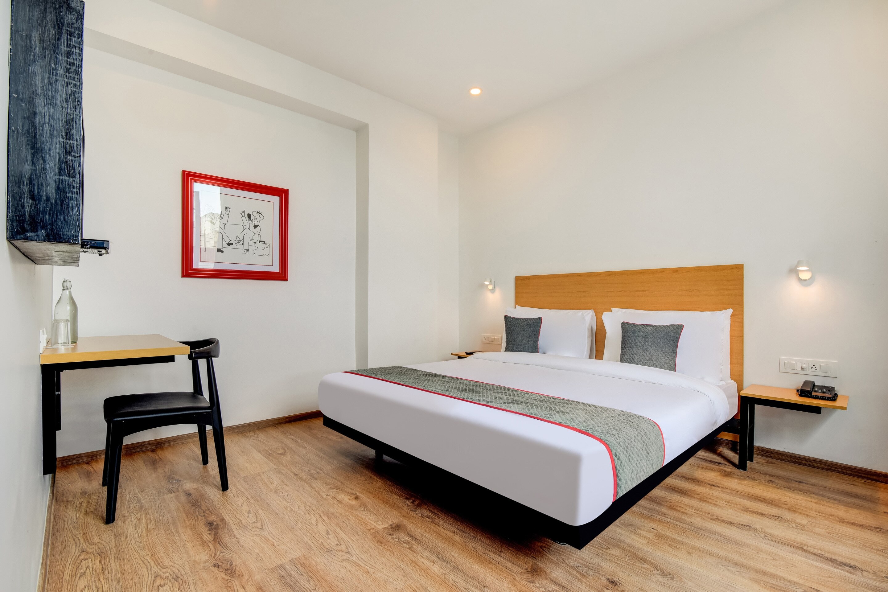 Townhouse 207 Hotel Downtown My Stay - Tap to explore photos